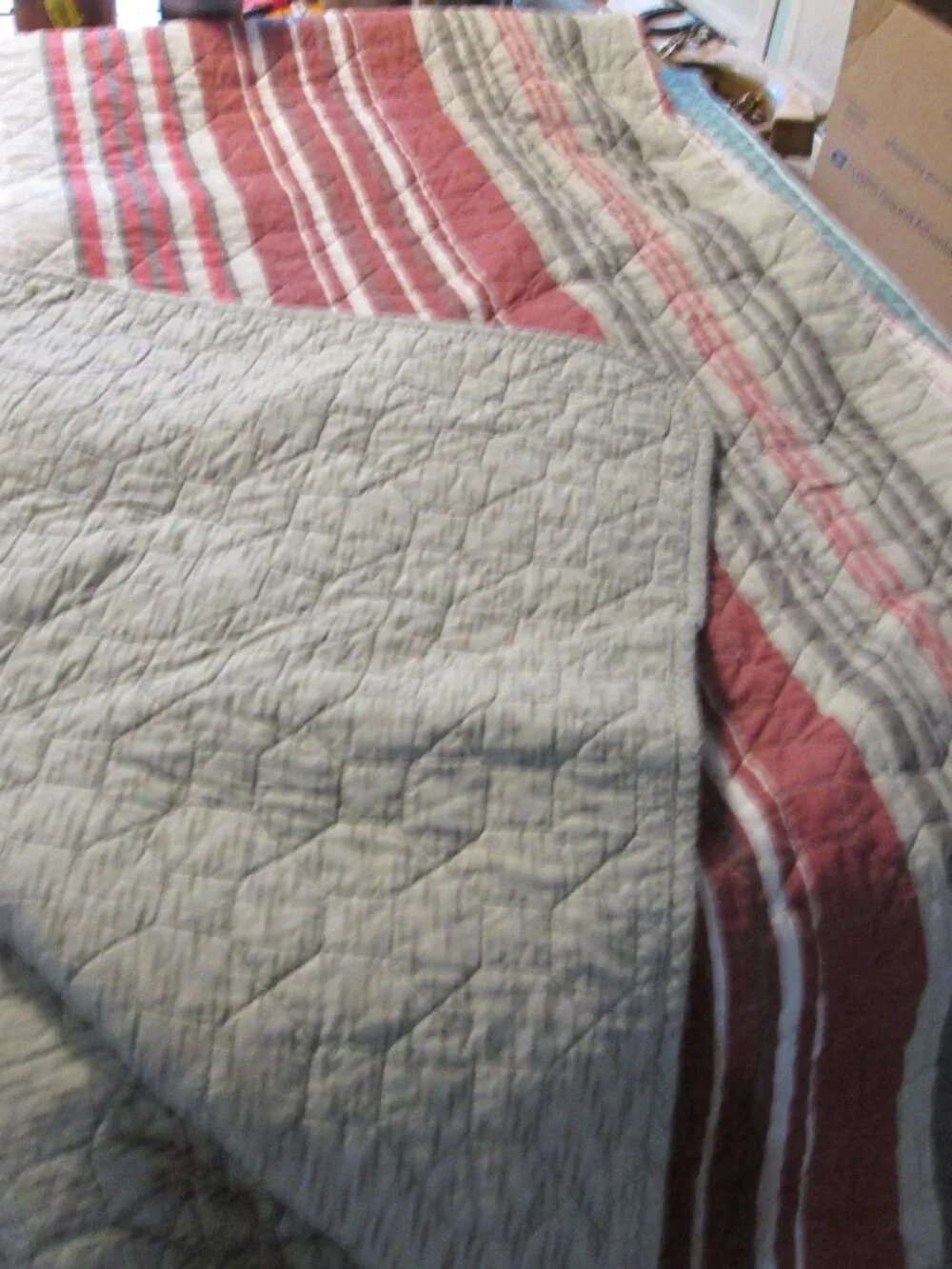 vtg 100 cotton Eddie Bauer striped reversible quilt King siz 94 x105 striped